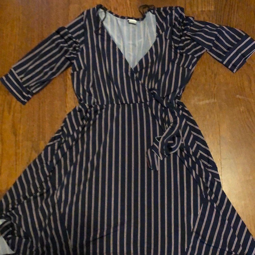 Very comfortable navy maternity dress